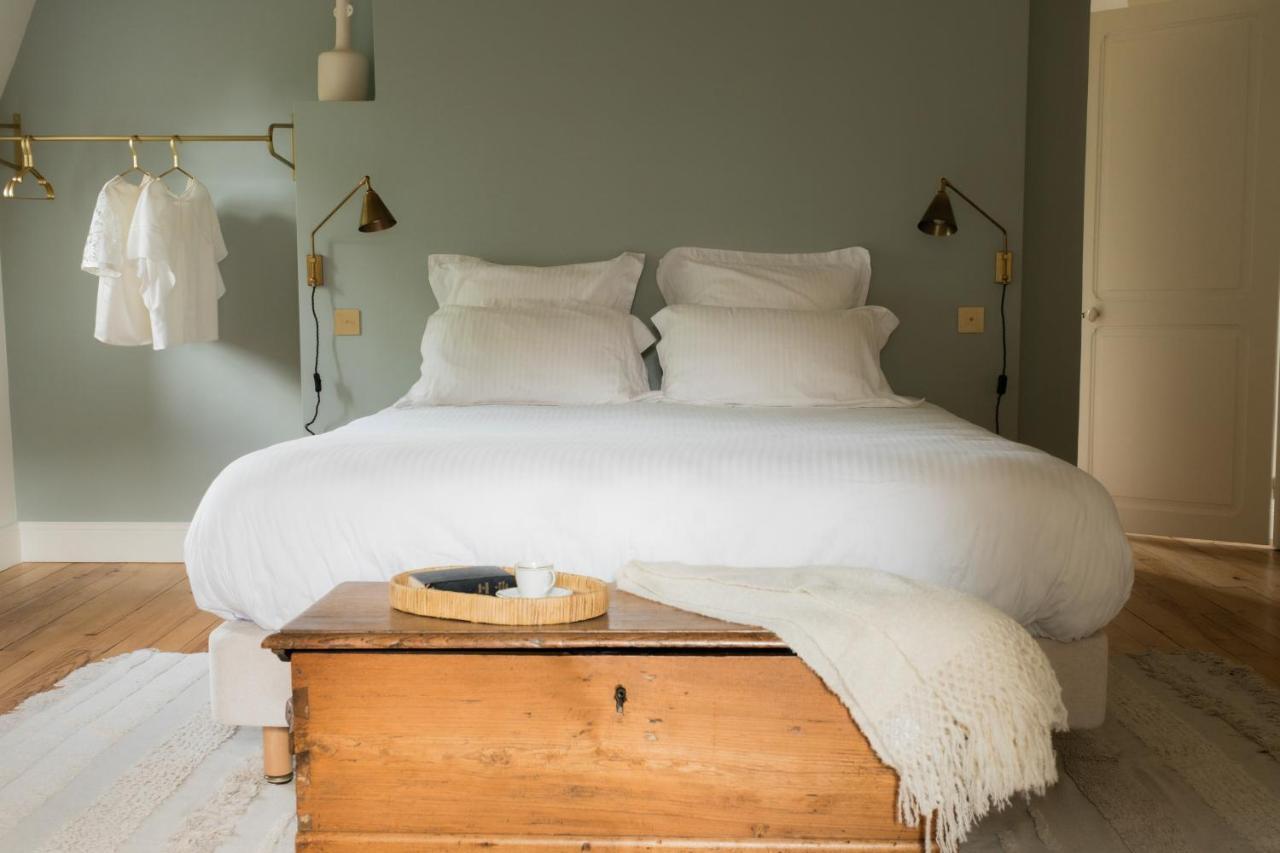Petit Chateau Bed & Breakfast Vercourt